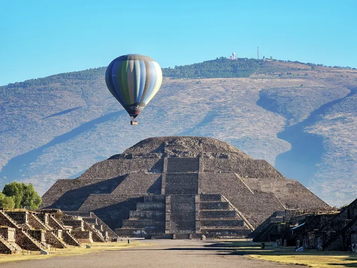 Framed Print : Hot air balloon flying over the Pyramid of the Moon, Teotihuacan, Mexico State, Mexico Framed Print : Hot air balloon flying over the Pyramid of the Moon, Teotihuacan, Mexico State, Mexico