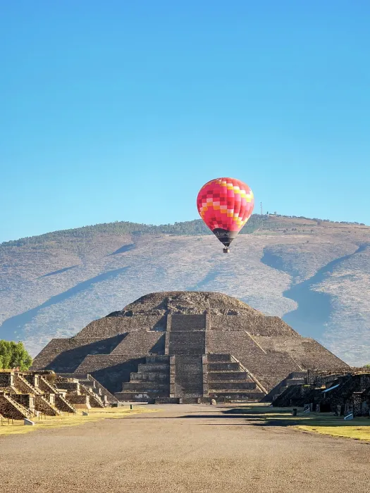 Framed Print : Hot air balloon flying over the Pyramid of the Moon, Teotihuacan, Mexico State, Mexico Framed Print : Hot air balloon flying over the Pyramid of the Moon, Teotihuacan, Mexico State, Mexico