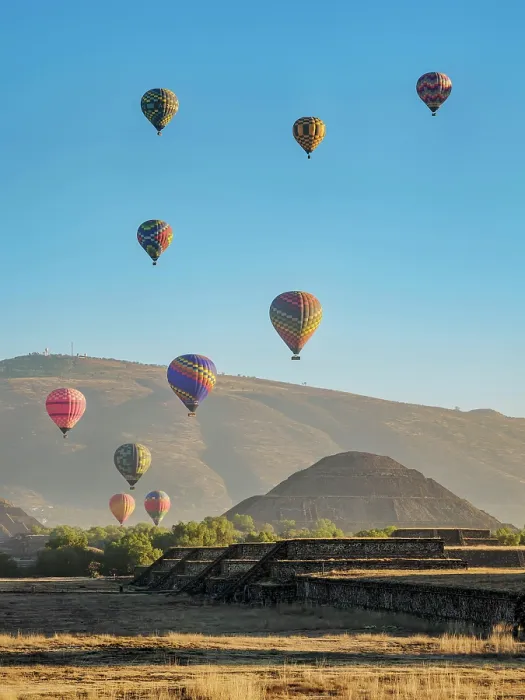 Framed Print : Hot air balloons flying over the Pyramid of the Sun at sunrise, Teotihuacan, Mexico State, Mexico Framed Print : Hot air balloons flying over the Pyramid of the Sun at sunrise, Teotihuacan, Mexico State, Mexico