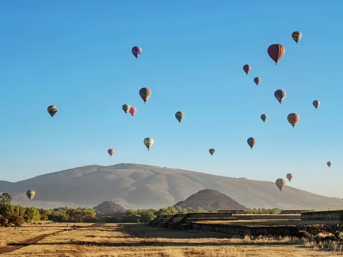 Framed Print : Hot air balloons flying over the Teotihuacan Archaeological Site at sunrise, Mexico State, Mexico Framed Print : Hot air balloons flying over the Teotihuacan Archaeological Site at sunrise, Mexico State, Mexico