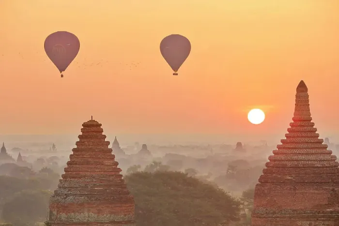Framed Print : Hot air baloons flying at sunrise over the Bagan Valley archaeological area temples, Old Bagan, Mandalay Region, Myanmar. Bagan was declared a UNESCO World Heritage Site in 2019 Framed Print : Hot air baloons flying at sunrise over the Bagan Valley archaeological area temples, Old Bagan, Mandalay Region, Myanmar. Bagan was declared a UNESCO World Heritage Site in 2019
