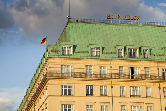 Framed Print : Hotel Adlon, Unter den Linden, Berlin, Germany