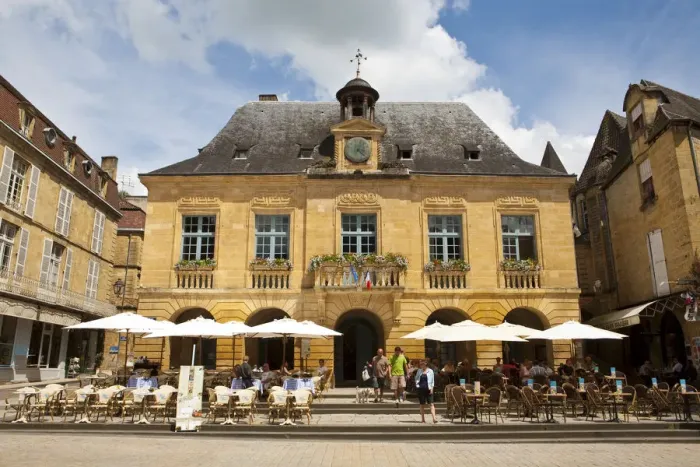Framed Print : Hotel de Ville, Place de la Liberte, Sarlat, Dordogne, France Framed Print : Hotel de Ville, Place de la Liberte, Sarlat, Dordogne, France