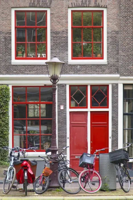 Framed Print : House and bicycles on Bloemgracht canal, Amsterdam, Netherlands