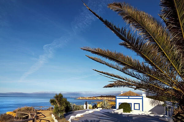 House on the cliffs, Praia do Vau, Praia da Rocha, Algarve, Portugal