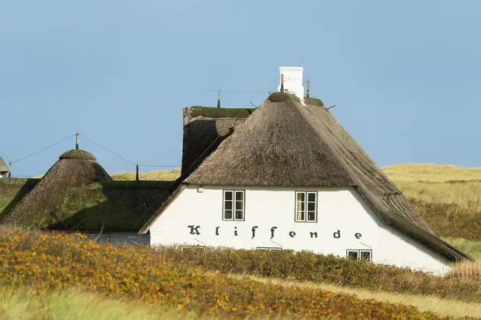 Framed Print : House with traditional thatched roof, Kampen, Sylt, Nordfriesland, Schleswig-Holstein, Germany