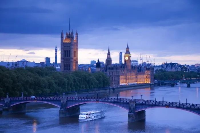 Framed Print : Houses of Parliament and River Thames Framed Print : Houses of Parliament and River Thames