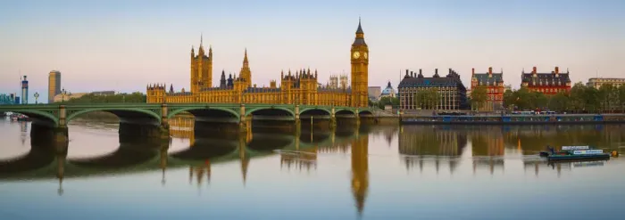 Framed Print : The Houses of Parliament & The River Thames illuminated at dawn Framed Print : The Houses of Parliament & The River Thames illuminated at dawn