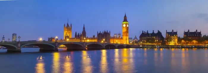 Framed Print : The Houses of Parliament & The River Thames illuminated at dusk Framed Print : The Houses of Parliament & The River Thames illuminated at dusk