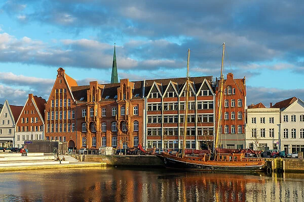 Houses on riverside of Trave river and Wassertreppe (Water steps), Lubeck, UNESCO, Schleswig-Holstein, Germany