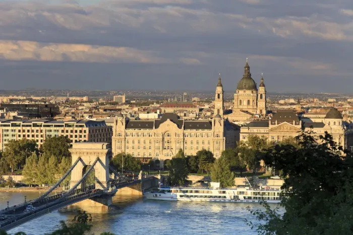 Framed Print : Hungary, Budapest, Chain Bridge (Szecheni Lanchid) and River Danube Framed Print : Hungary, Budapest, Chain Bridge (Szecheni Lanchid) and River Danube