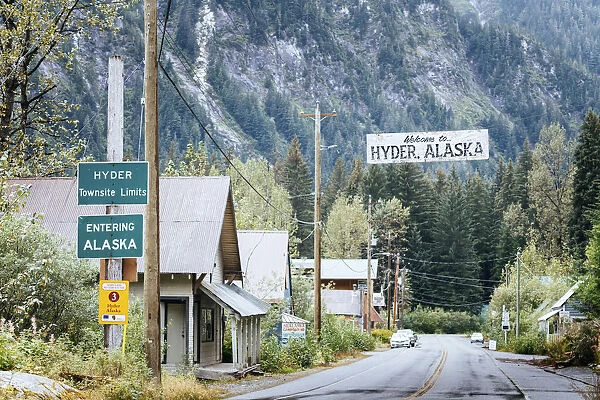 Hyder  /  Stewart border between Canada and Alaska (US)