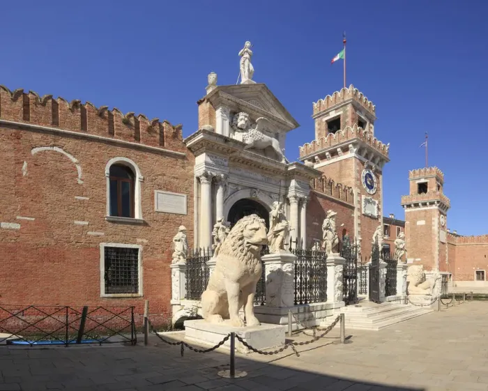 Framed Print : I / Venedig: Arsenale, Renaissanceportal (um 1400) Framed Print : I / Venedig: Arsenale, Renaissanceportal (um 1400)