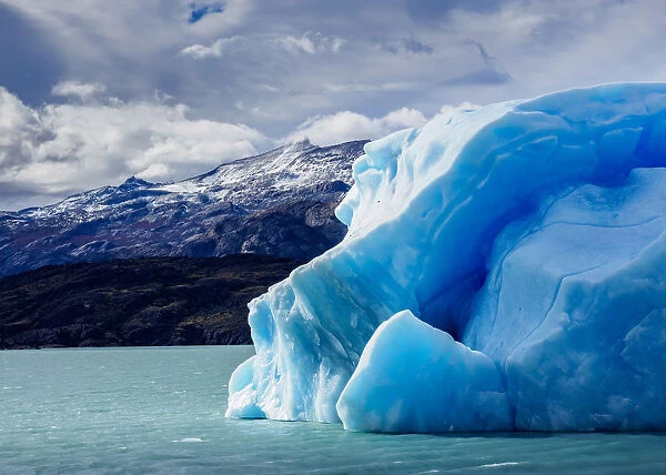 Iceberg on Lake Argentino, Los Glaciares National Park, Santa Cruz Province, Patagonia