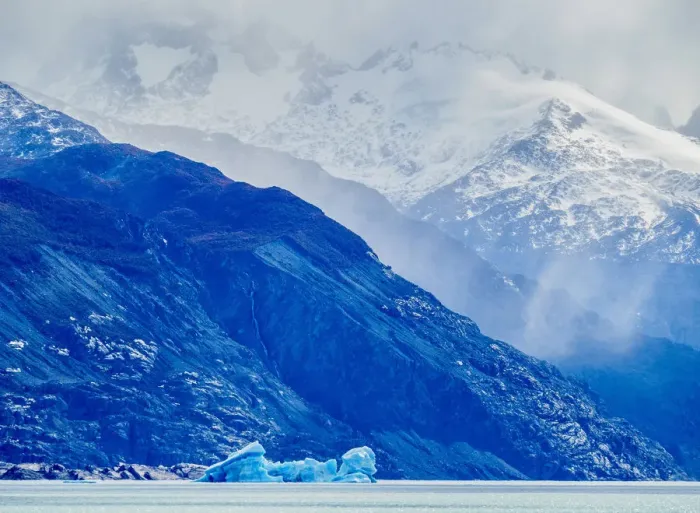 Framed Print : Iceberg on Lake Argentino, Los Glaciares National Park, Santa Cruz Province, Patagonia Framed Print : Iceberg on Lake Argentino, Los Glaciares National Park, Santa Cruz Province, Patagonia