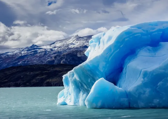 Framed Print : Iceberg on Lake Argentino, Los Glaciares National Park, Santa Cruz Province, Patagonia Framed Print : Iceberg on Lake Argentino, Los Glaciares National Park, Santa Cruz Province, Patagonia