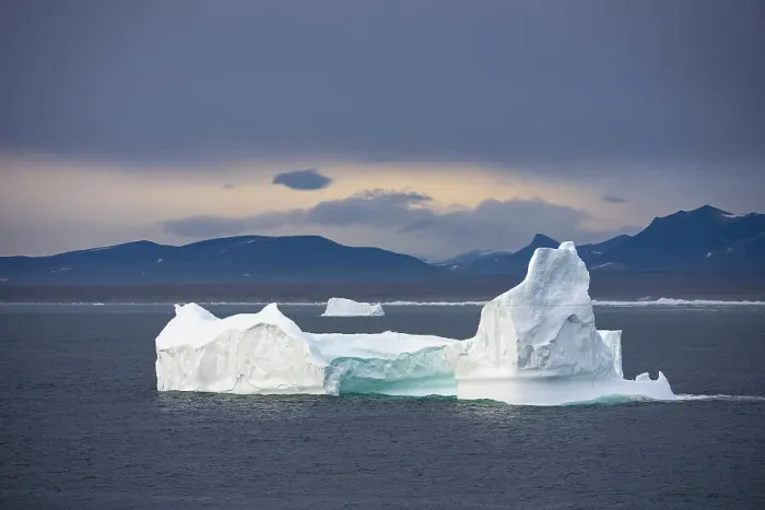 Framed Print : Icebergs in the Arctic Cirlce, Baffin Bay, Canada Framed Print : Icebergs in the Arctic Cirlce, Baffin Bay, Canada