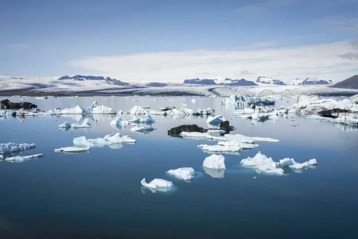 Framed Print : Icebergs floating at Jokulsarlon glacier lagoon, Vatnajokull National Park, South Iceland Framed Print : Icebergs floating at Jokulsarlon glacier lagoon, Vatnajokull National Park, South Iceland