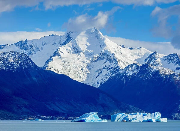 Icebergs on Lake Argentino, Los Glaciares National Park, Santa Cruz Province, Patagonia