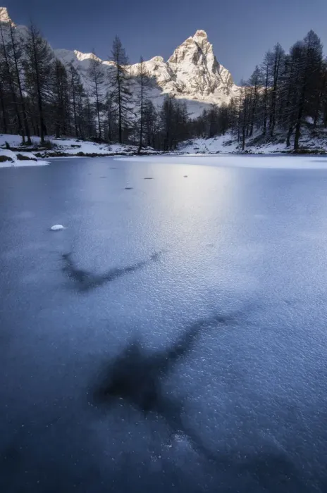 Framed Print : Iced blue lake in Breuil-Cervinia, Valtournenche, Aosta Valley, Italy Framed Print : Iced blue lake in Breuil-Cervinia, Valtournenche, Aosta Valley, Italy