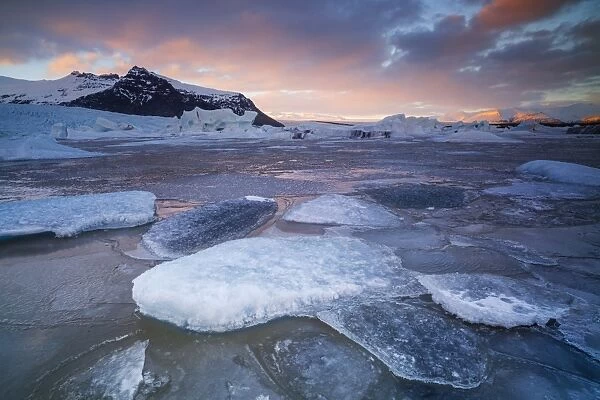 Iceland, Austurland, Sunset at Jokulsarlon glacier lagoon