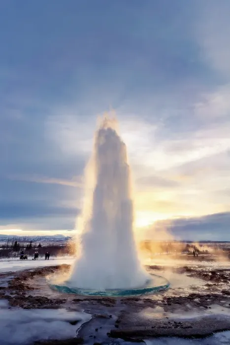 Framed Print : Iceland, the Golden Circle: Strokkur, the Great Geyser explodes in front of the sunset in the Haukadalur geothermal area Framed Print : Iceland, the Golden Circle: Strokkur, the Great Geyser explodes in front of the sunset in the Haukadalur geothermal area