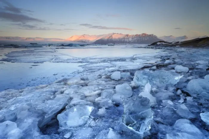 Framed Print : Iceland, South Iceland, Jokulsarlon lagoon during the first light of sunrise Framed Print : Iceland, South Iceland, Jokulsarlon lagoon during the first light of sunrise
