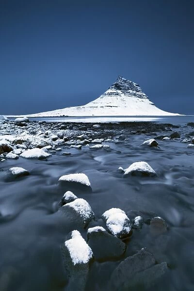 Iceland, West Iceland, Vesturland, Mount kirkjufell from the Grundarfjordur bay