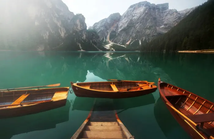 Framed Print : The iconic Braies lake (Pragser Wildsee) during a summer morning in the Dolomites, Italy