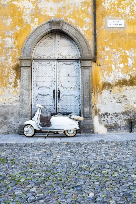 Framed Print : Iconic Lambretta Innocenti scooter in the old town, Morbegno, province of Sondrio