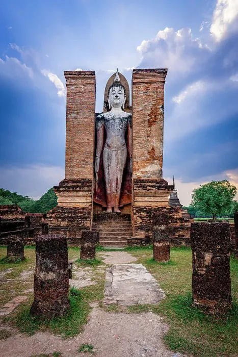 Framed Print : The iconic standing Buddha 12 Meter tall (Phra Attharot), Wat Mahathat temple, Sukhothai Historical Park, Sukhothai, Thailand