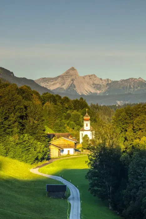 Framed Print : The iconic Wamberg Church, with Mount Alpspitze and Zugspitze beyond, Wamberg