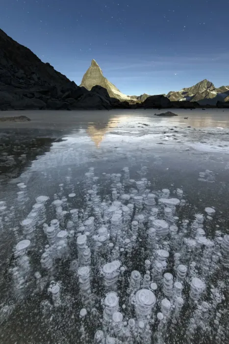 Framed Print : Icy bubbles in Lake Stellisee Zermatt Canton of Valais Pennine Alps Switzerland