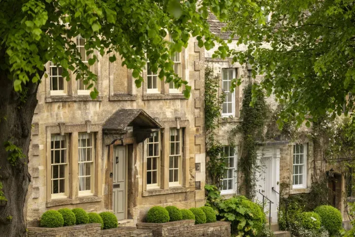 Framed Print : Idyllic town houses in the Cotswolds village of Burford, Oxfordshire, England Framed Print : Idyllic town houses in the Cotswolds village of Burford, Oxfordshire, England
