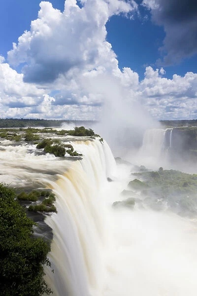 Iguacu (Iguazu) Falls, Cataratta Foz do Iguacu, Parana, Iguazu National Park, Brazil