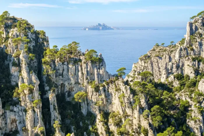 Framed Print : Ile Riou seen from Calanque d En-Vau, Parc National des Calanques, Bouches-du-RhA'ne