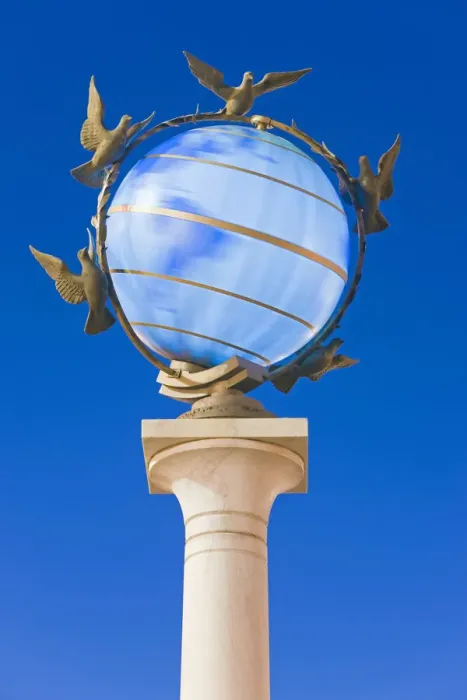 Framed Print : Illuminated world globe in Maidan Nezalezhnosti, (Independence Square) Kiev, Ukraine Framed Print : Illuminated world globe in Maidan Nezalezhnosti, (Independence Square) Kiev, Ukraine