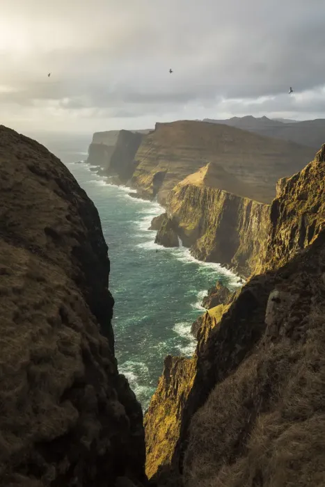 Framed Print : The impressive cliffs on the west coast of Suðuroy seen from Beinisvorð. Suðuroy, Faroe Islands