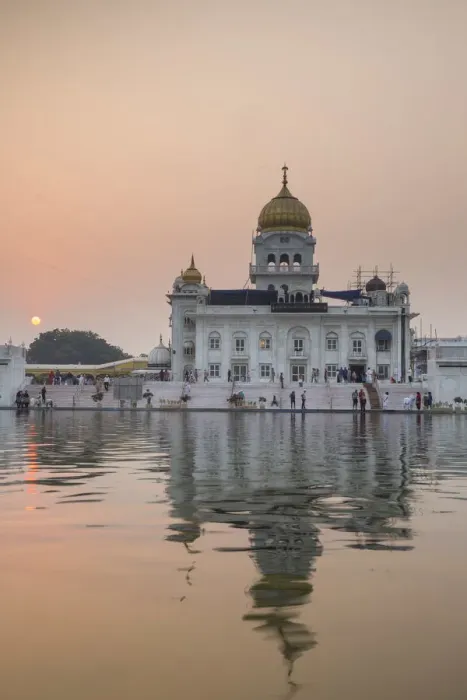 Framed Print : India, Delhi, New Delhi, Gurdwara Bangla Sahib, Sikh temple Framed Print : India, Delhi, New Delhi, Gurdwara Bangla Sahib, Sikh temple
