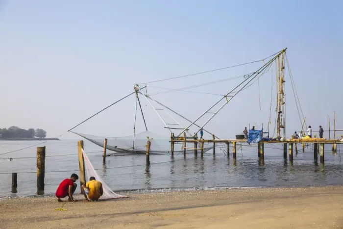 Framed Print : India, Kerala, Cochin - Kochi, Fishermen untable thir nets inthe background are Chinese Framed Print : India, Kerala, Cochin - Kochi, Fishermen untable thir nets inthe background are Chinese