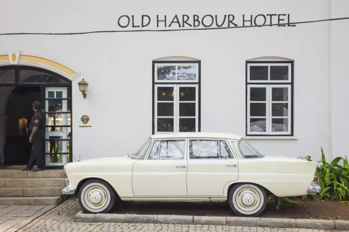 Framed Print : India, Kerala, Cochin - Kochi, Fort Kochi, Classic Mercedes-Benz car infront of Old Framed Print : India, Kerala, Cochin - Kochi, Fort Kochi, Classic Mercedes-Benz car infront of Old