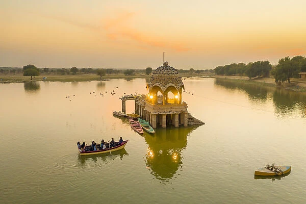 India, Rajasthan, Jaisalmer, Gadi Sagar Lake