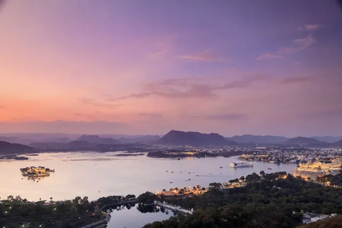Framed Print : India, Rajasthan, Udaipur, elevated view of Lake Pichola and Udaipur City Framed Print : India, Rajasthan, Udaipur, elevated view of Lake Pichola and Udaipur City