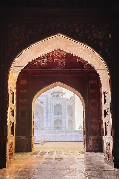 India, Taj Mahal at sunrise