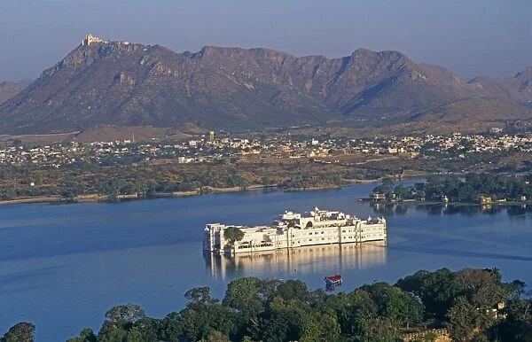India, Udaipur, Lake Pichola
