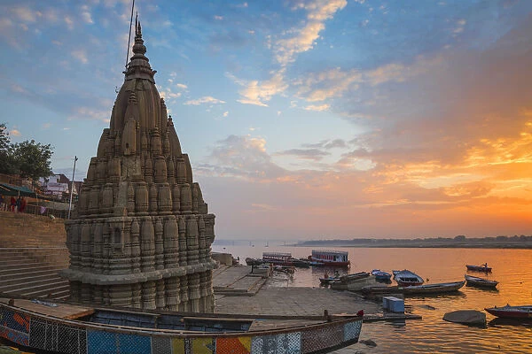 India, Uttar Pradesh, Varanasi, Scindia Ghat, Submerged Shiva temple