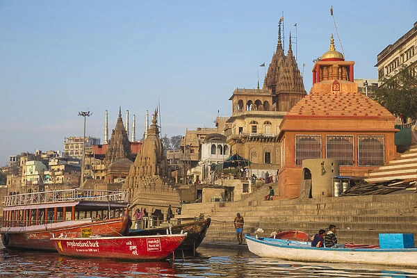 India, Uttar Pradesh, Varanasi, View towards the submerged Shiva temple at Scindia Ghat