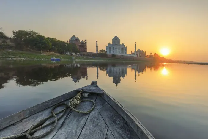 Framed Print : India, view of the Taj Mahal reflecting in the Yamuna river at sunset from a wooden boat Framed Print : India, view of the Taj Mahal reflecting in the Yamuna river at sunset from a wooden boat