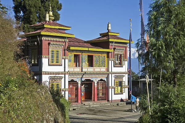 India, West Bengal, Darjeeling, Bhutia Busty Gompa with Kanchenjunga - Kangchendzonga