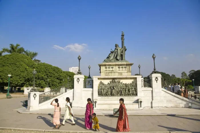 Framed Print : India, West Bengal, Kolkata, Calcutta, Chowringhee, Victoria Memorial, Statue of Queen Framed Print : India, West Bengal, Kolkata, Calcutta, Chowringhee, Victoria Memorial, Statue of Queen